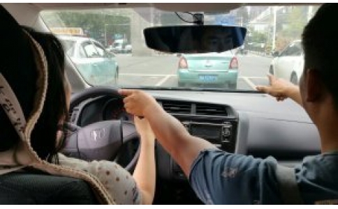 新手陪駕的核心事件