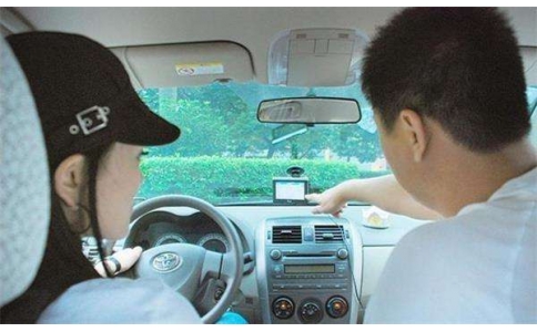 如何選擇適合自己的汽車(chē)陪駕教練