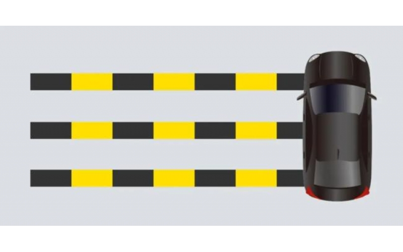 速看！減速帶這樣過，不傷底盤又安全！