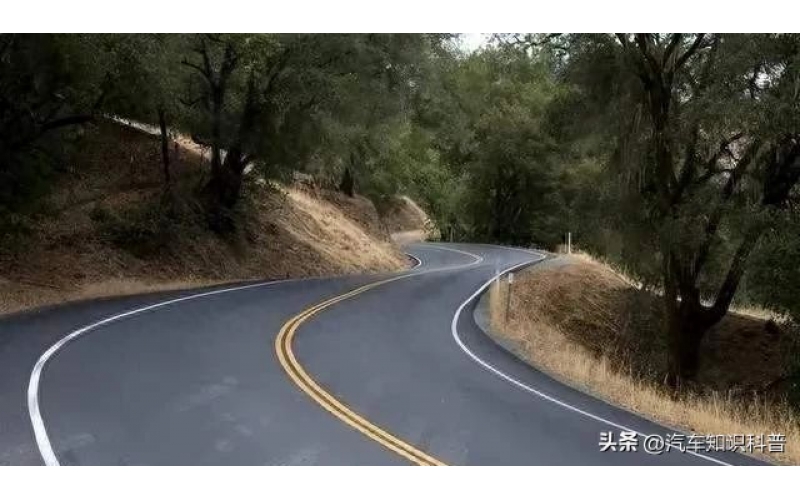 開車走彎路千萬別亂來，老司機教的這些才是真本事