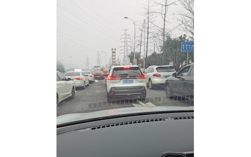 新手司機上路找“陪練”靠譜嗎？交警提醒：應提前約定，明確各自責任