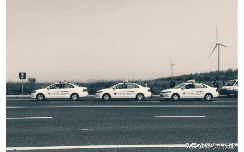 教練私藏的駕考操作手冊(cè)！起步 / 變道 / 超車全曝光，看完少走彎路