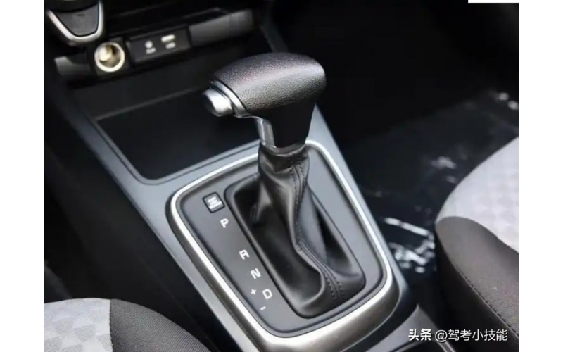 自動(dòng)擋車正確的起步和停車步驟，一文學(xué)會(huì)，開車上路不求人！