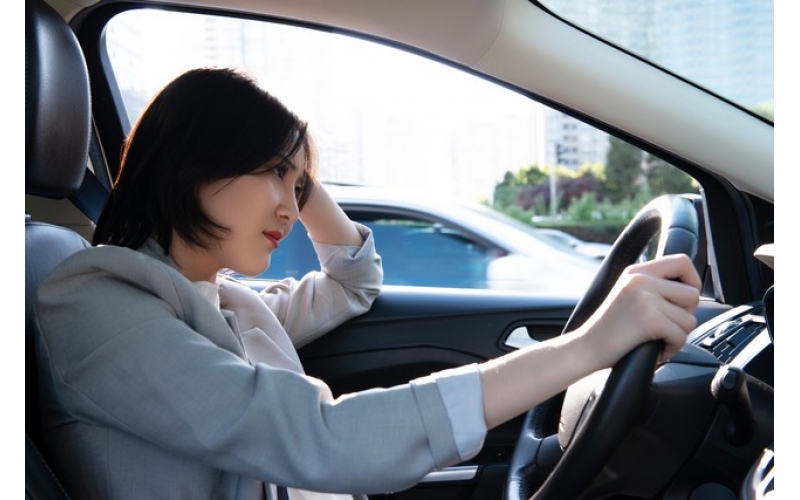 方向盤后的生存指南：每位司機(jī)必須掌握的核心汽車知識(shí)