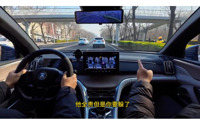 讓速不讓路！老司機(jī)私藏的保命駕駛技巧