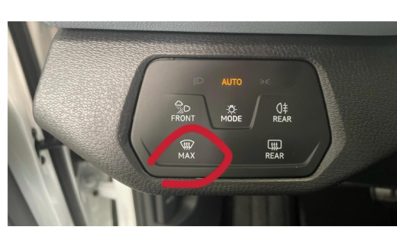 汽車擋風(fēng)玻璃起霧，最快除霧法就這一招